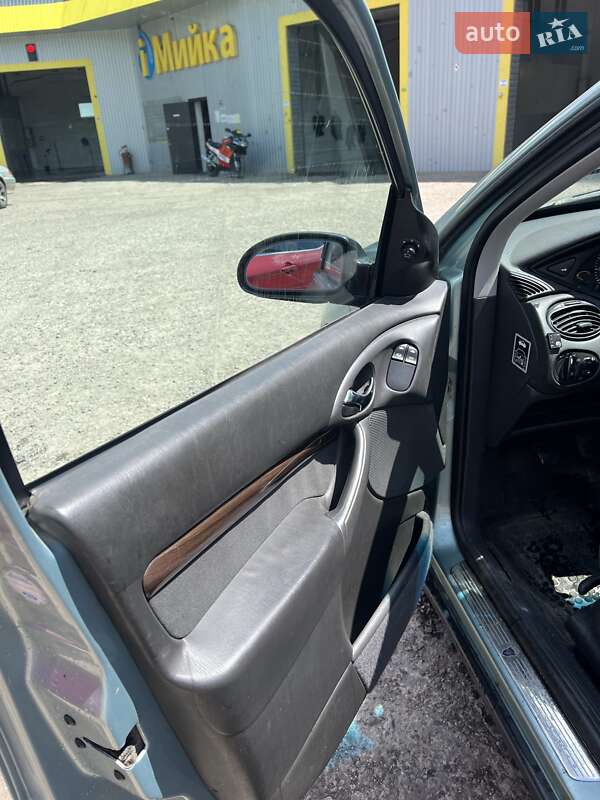 Хэтчбек Ford Focus 1999 в Изюме