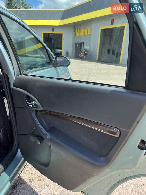 Хэтчбек Ford Focus 1999 в Изюме
