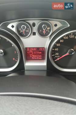 Хэтчбек Ford Focus 2010 в 