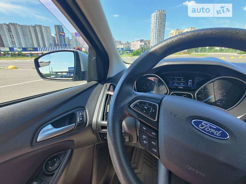 Хэтчбек Ford Focus 2015 в Киеве