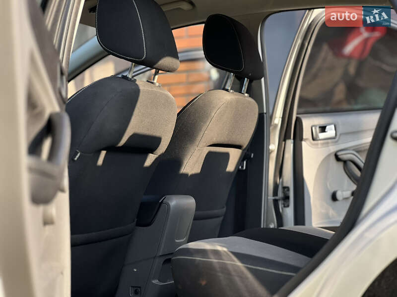 Хэтчбек Ford Focus 2010 в Киеве