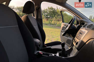 Хэтчбек Ford Focus 2010 в 