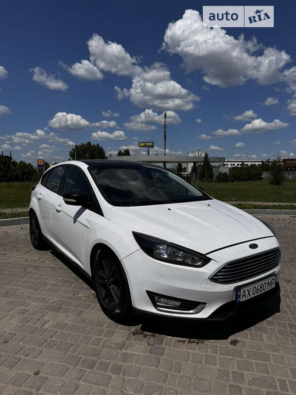 Хэтчбек Ford Focus 2015 в 