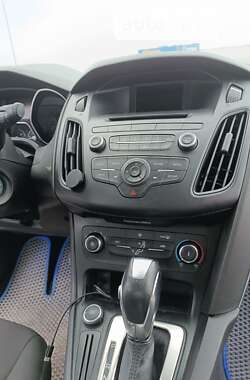Седан Ford Focus 2015 в 