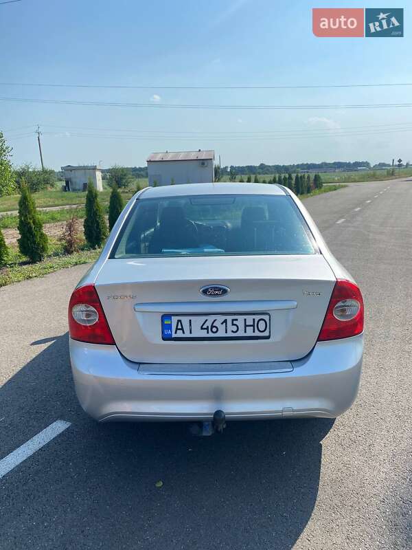 Седан Ford Focus 2011 в Березане