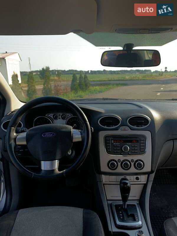 Седан Ford Focus 2011 в Березане