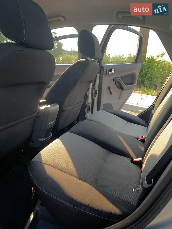 Седан Ford Focus 2011 в Березане