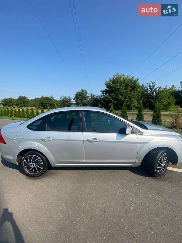 Седан Ford Focus 2011 в Березане