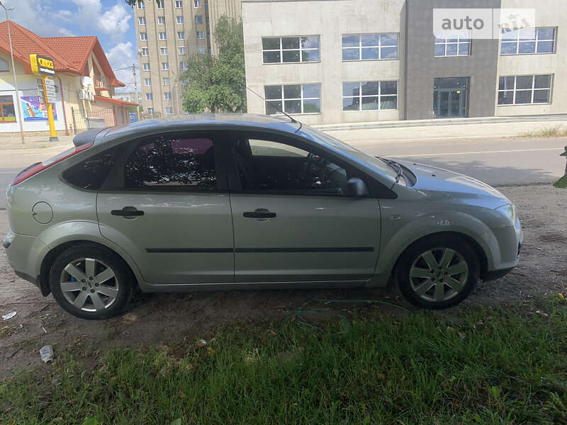 Хэтчбек Ford Focus 2006 в Нововолынске