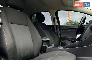 Седан Ford Focus 2015 в 