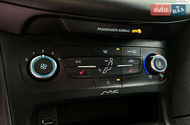 Седан Ford Focus 2015 в 