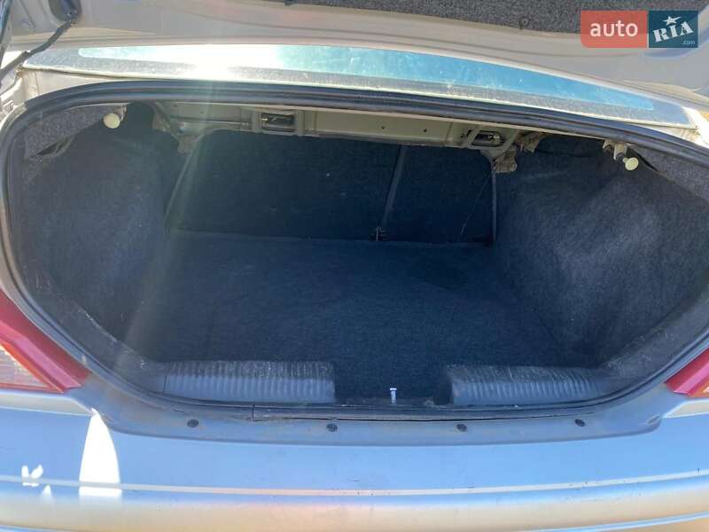 Седан Ford Focus 2000 в Новой Водолаге