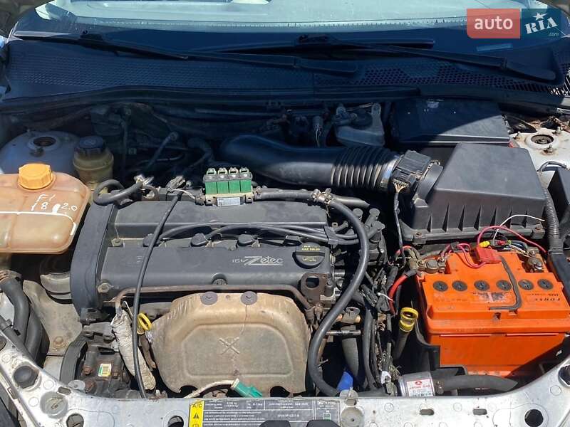 Седан Ford Focus 2000 в Новій Водолагі