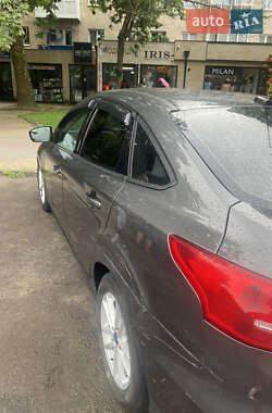 Седан Ford Focus 2015 в Ужгороді