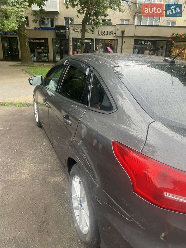 Седан Ford Focus 2015 в Ужгороде