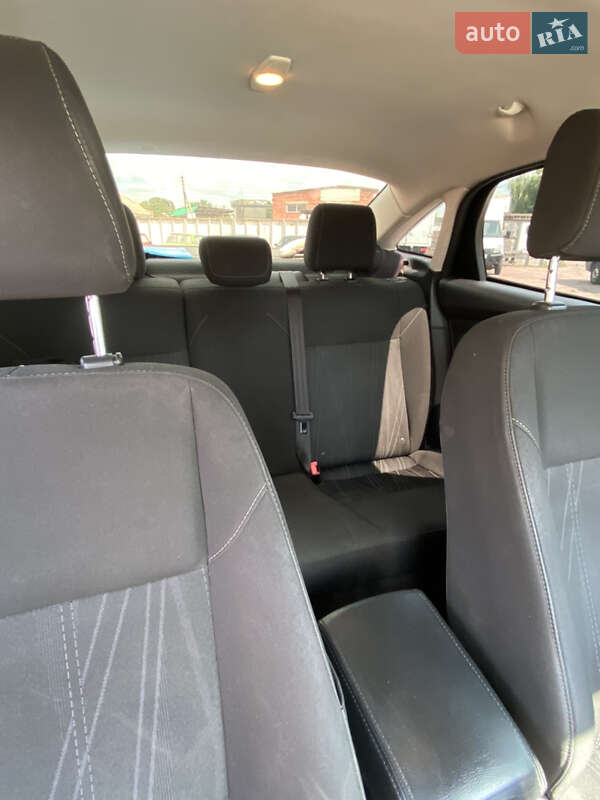 Седан Ford Focus 2014 в Десне