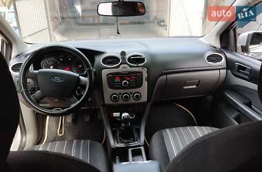 Хэтчбек Ford Focus 2011 в 