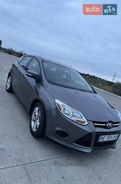 Хэтчбек Ford Focus 2012 в 