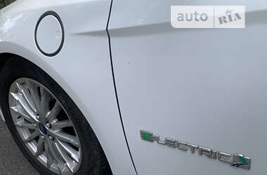 Хэтчбек Ford Focus 2012 в 