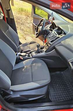 Хэтчбек Ford Focus 2013 в 