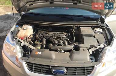 Хэтчбек Ford Focus 2011 в 