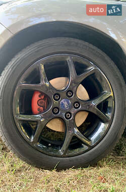 Хэтчбек Ford Focus 2011 в 