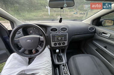 Хэтчбек Ford Focus 2005 в 