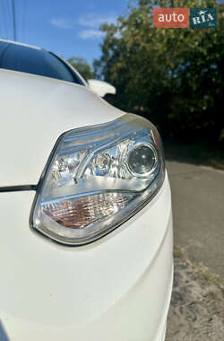 Хэтчбек Ford Focus 2012 в 