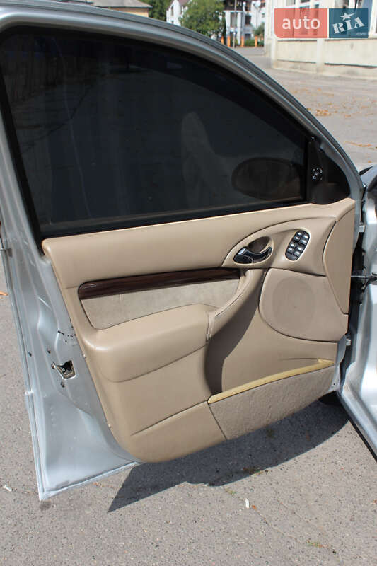Хэтчбек Ford Focus 2002 в Виннице