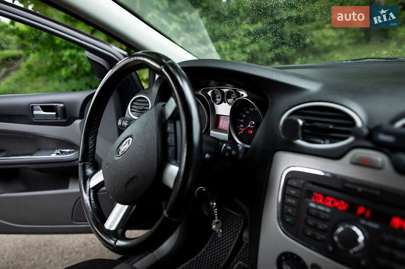 Універсал Ford Focus 2010 в Золочеві