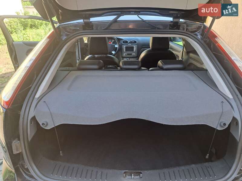 Хэтчбек Ford Focus 2008 в Черновцах