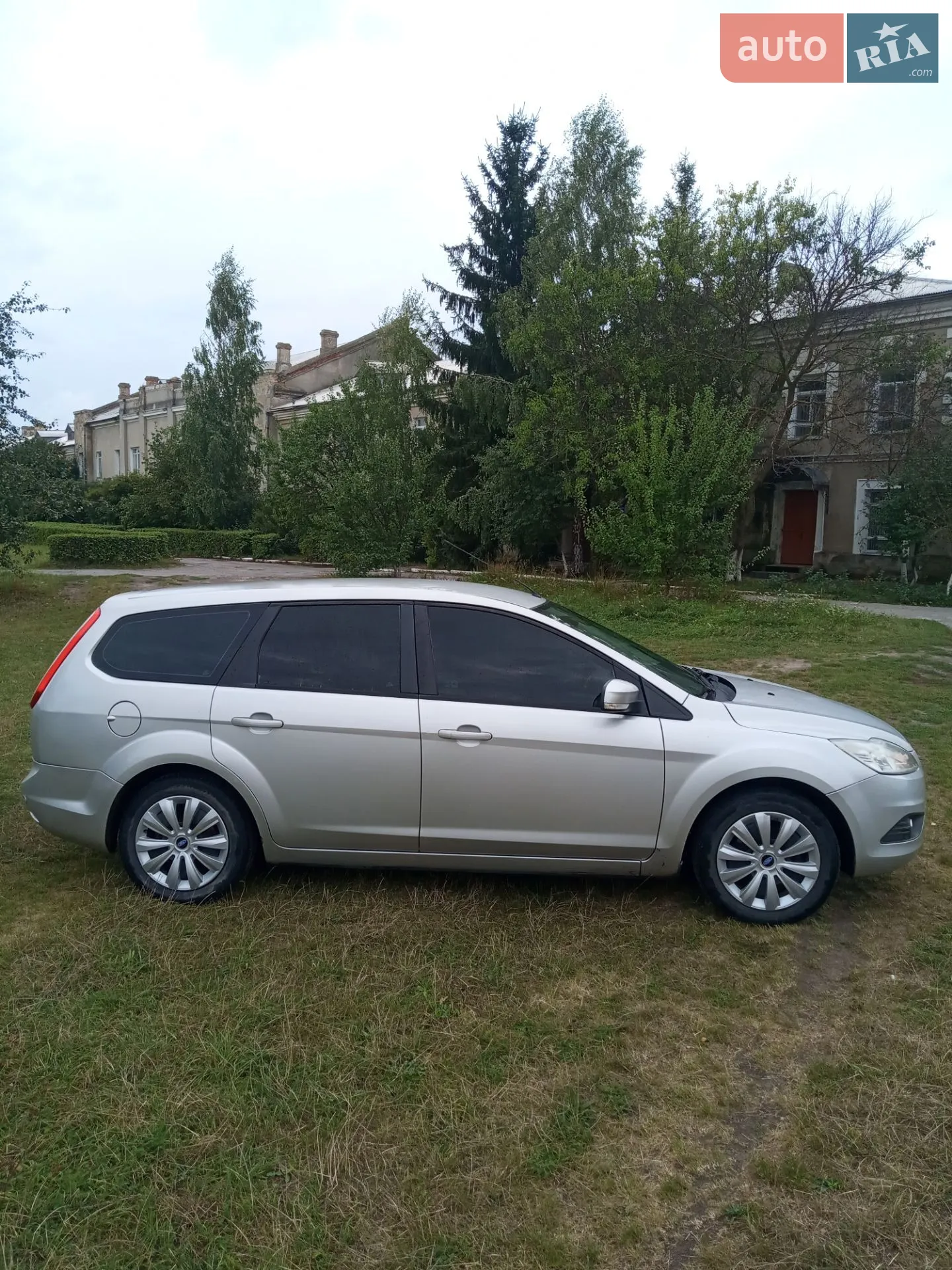 2010 Ford Focus - мініатюра 2