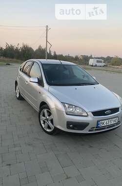 Хэтчбек Ford Focus 2006 в Здолбунове