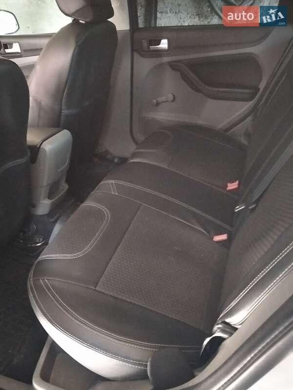Хэтчбек Ford Focus 2010 в Ровно