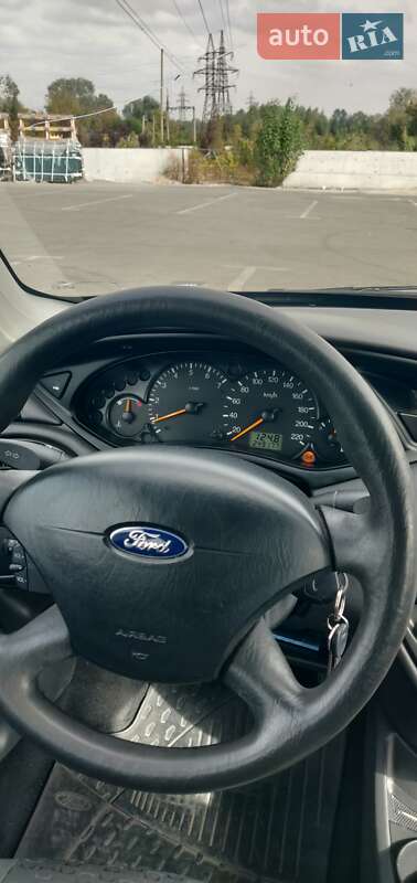 Хэтчбек Ford Focus 2002 в Ирпене