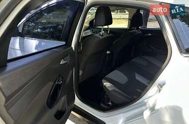 Хэтчбек Ford Focus 2013 в 