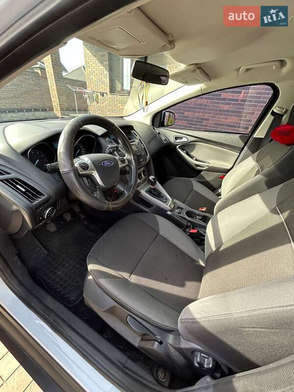 Хэтчбек Ford Focus 2013 в Сумах