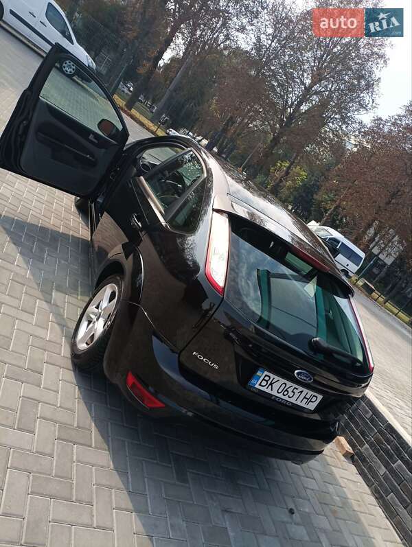 Хэтчбек Ford Focus 2010 в Ровно
