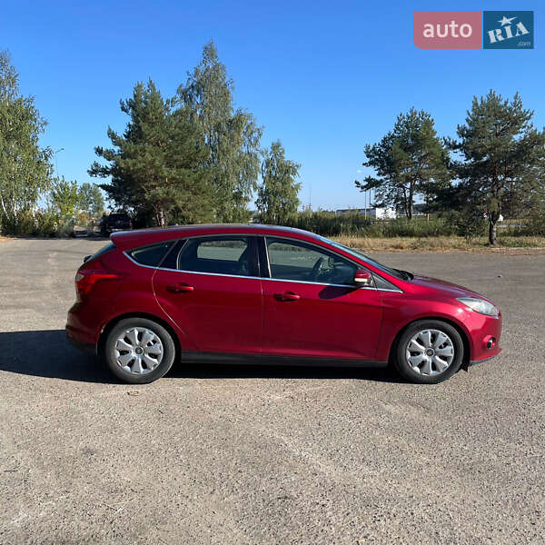 Хэтчбек Ford Focus 2013 в 