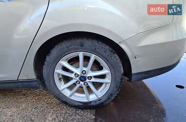 Седан Ford Focus 2015 в 