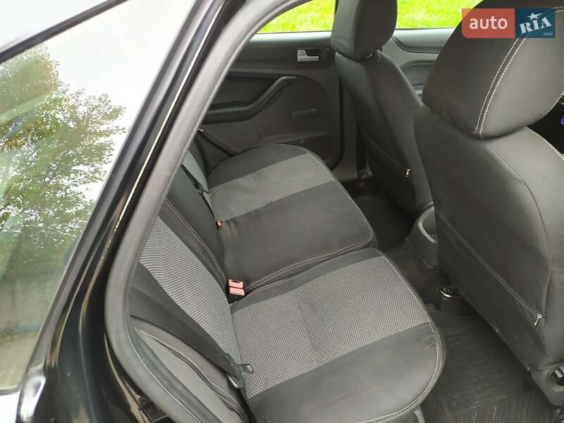 Хэтчбек Ford Focus 2006 в Ужгороде