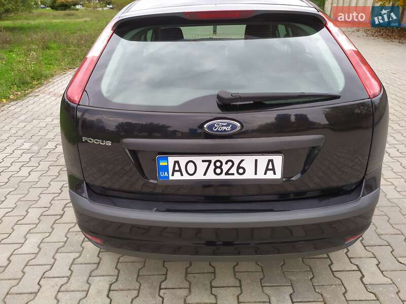 Хэтчбек Ford Focus 2006 в Ужгороде
