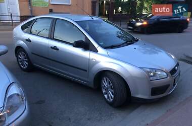 Хэтчбек Ford Focus 2005 в 