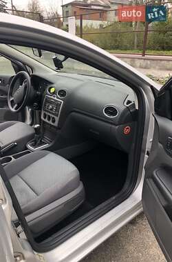 Хэтчбек Ford Focus 2005 в 