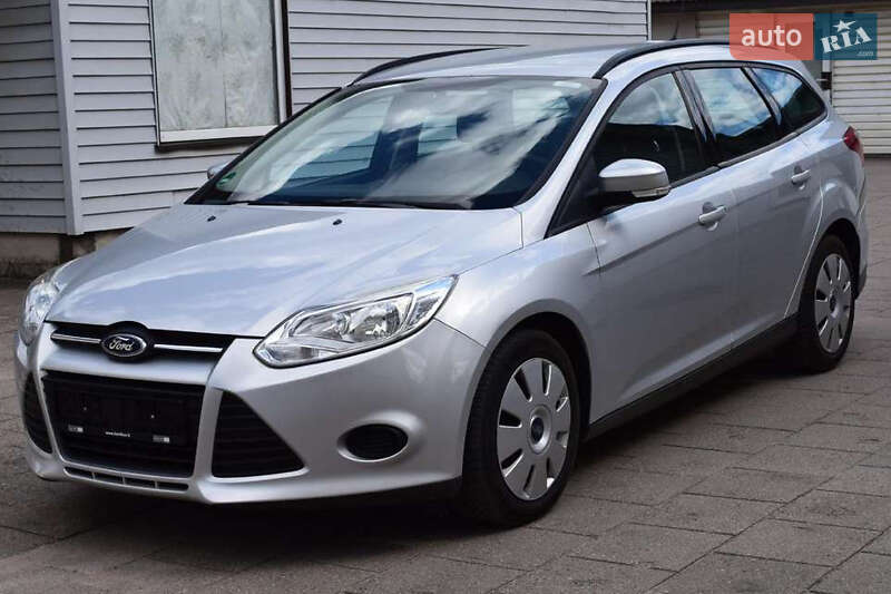 Хэтчбек Ford Focus 2013 в 