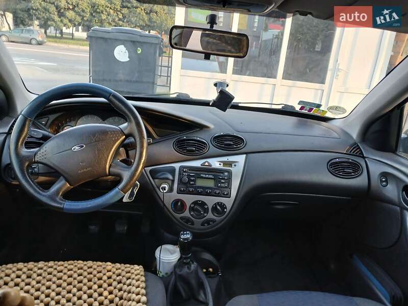 Хэтчбек Ford Focus 2000 в Ивано-Франковске