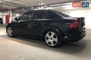 Седан Ford Focus 2010 в 