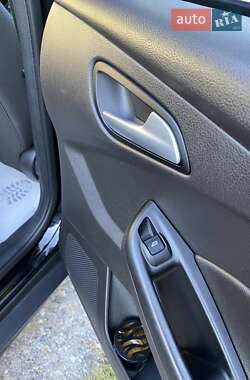 Седан Ford Focus 2015 в 