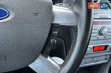 Хэтчбек Ford Focus 2009 в 