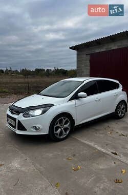 Хэтчбек Ford Focus 2011 в 
